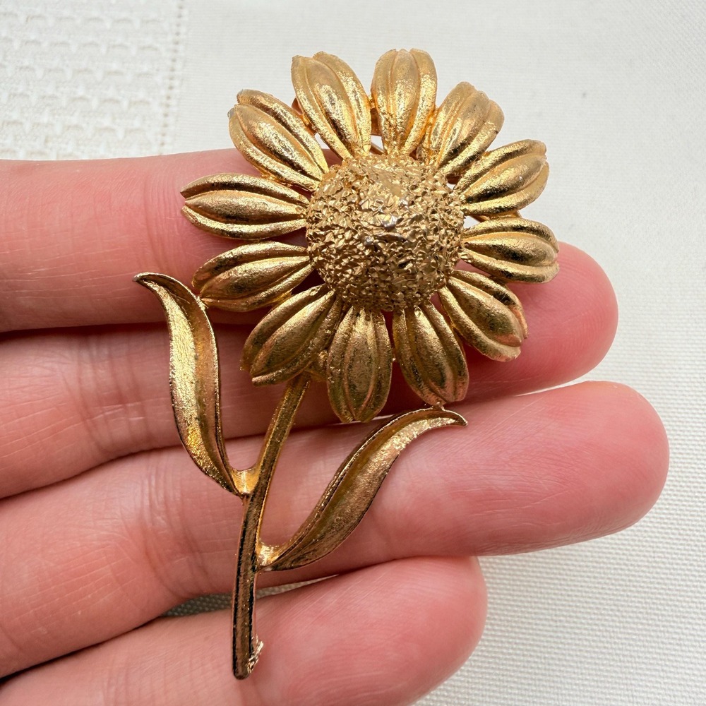 Vintage Retro Mid-Century Gold Tone Sunflower Floral Brooch